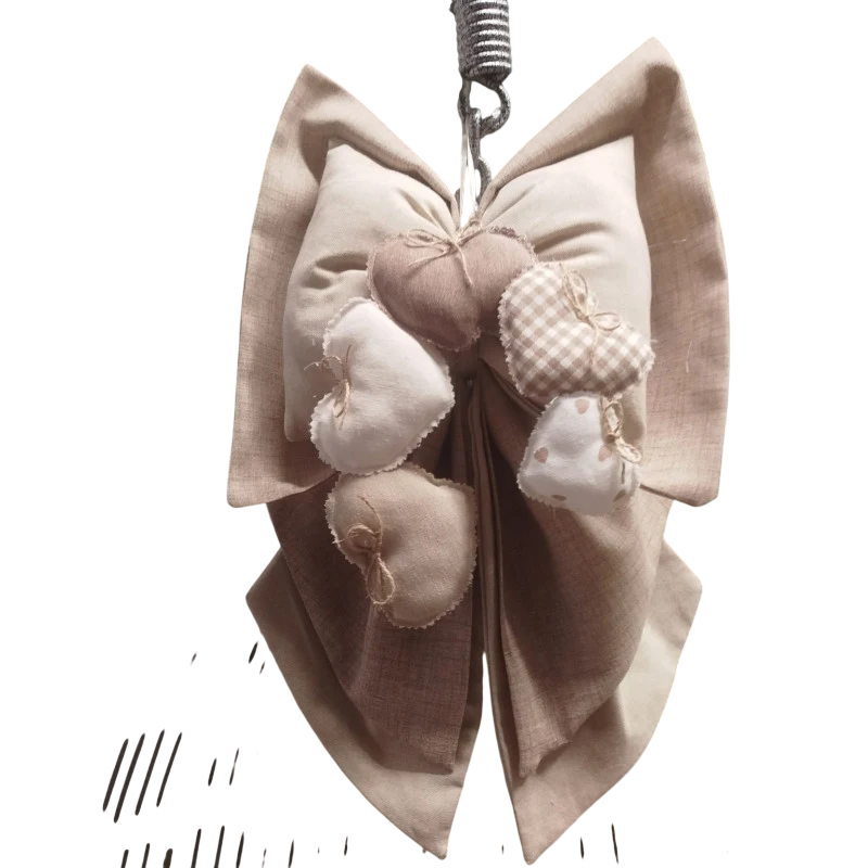 Noeud de naissance en forme de cœur beige